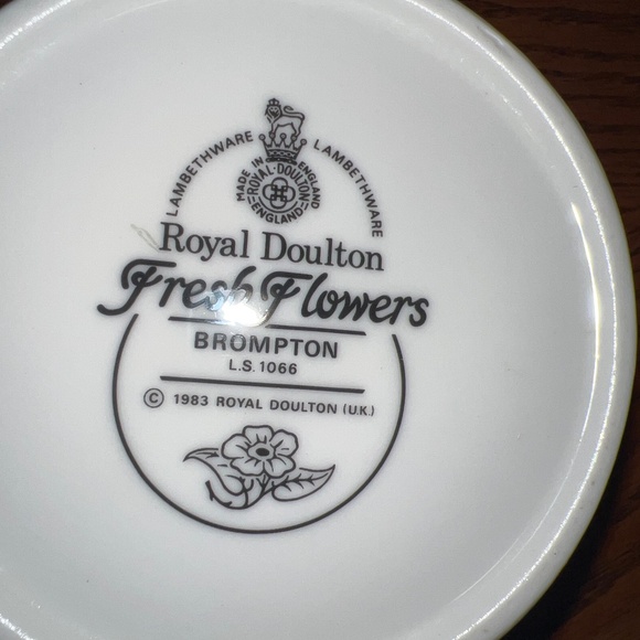 Vintage 1983 Royal Doulton Lambethware Creamer - Picture 9 of 10